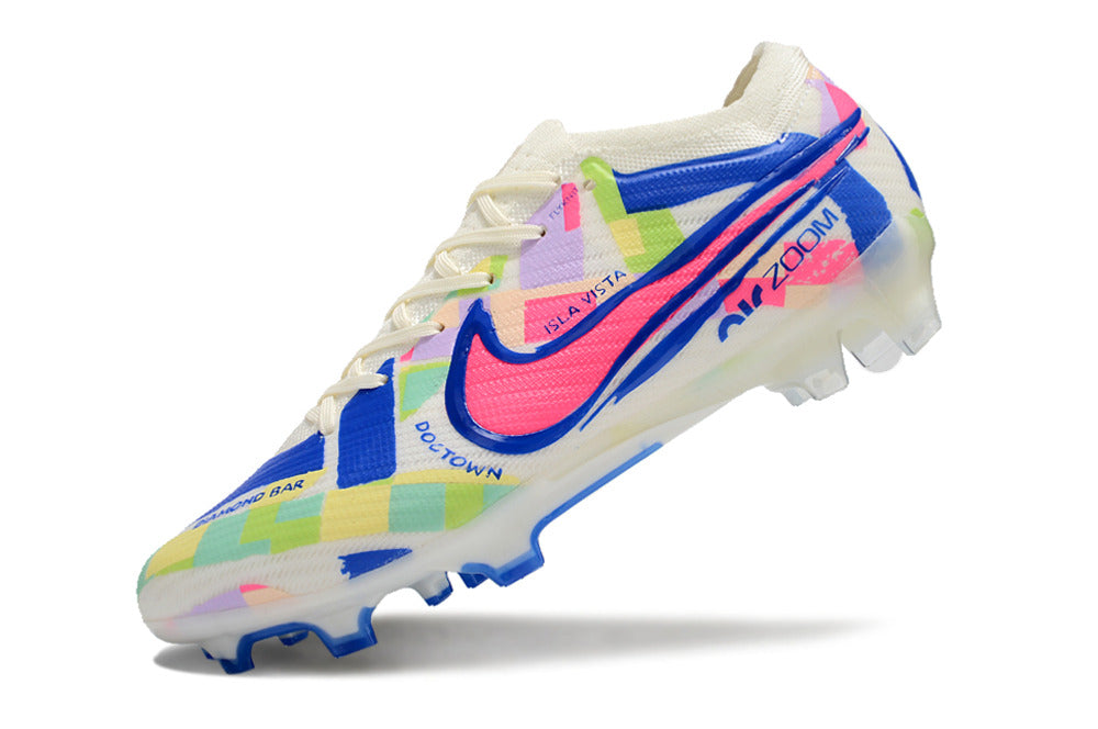 Chuteira Infantil Campo Nike Air Zoom Mercurial Vapor Elite FG Branca, Azul e Rosa "SoCal Pack"