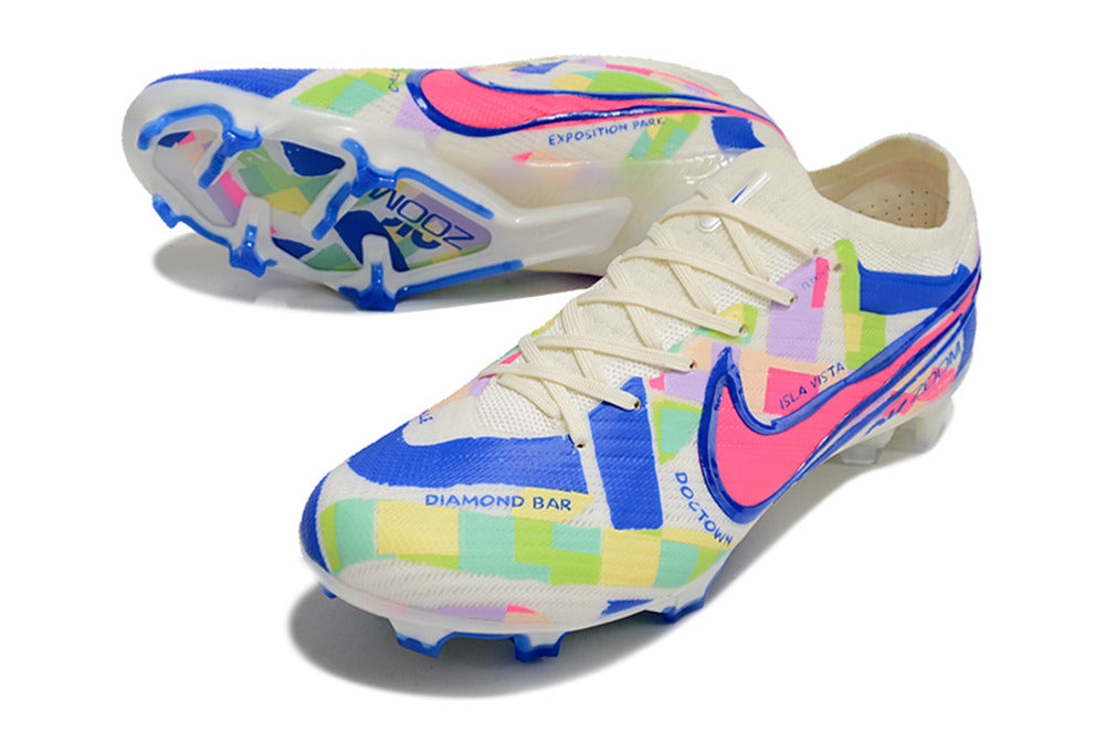 Chuteira Infantil Campo Nike Air Zoom Mercurial Vapor Elite FG Branca, Azul e Rosa "SoCal Pack"