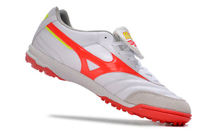 Chuteira Society Mizuno Morelia 3 TF Branca e Vermelha "Release Pack"