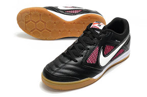 Chuteira Nike SB Gato Futsal Preto com Rosa