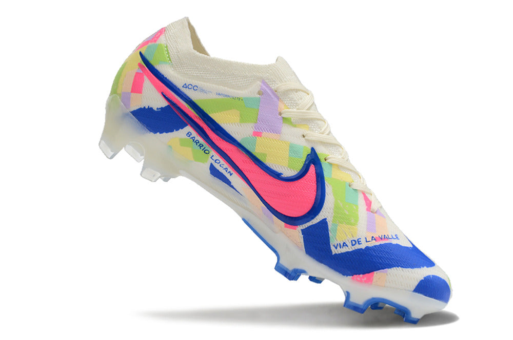 Chuteira Infantil Campo Nike Air Zoom Mercurial Vapor Elite FG Branca, Azul e Rosa "SoCal Pack"